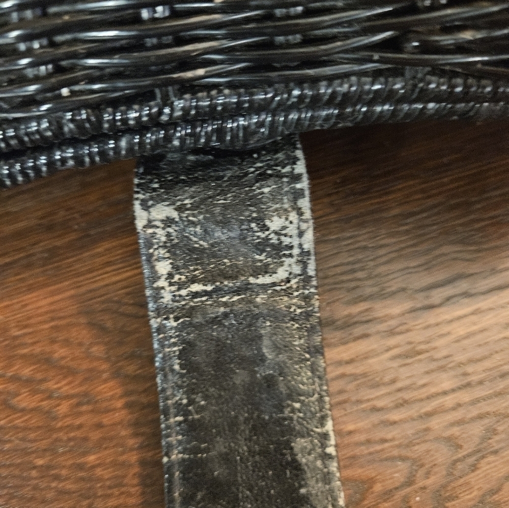 Vintage Black Basket weave shoulder bag. - Picture 10 of 15